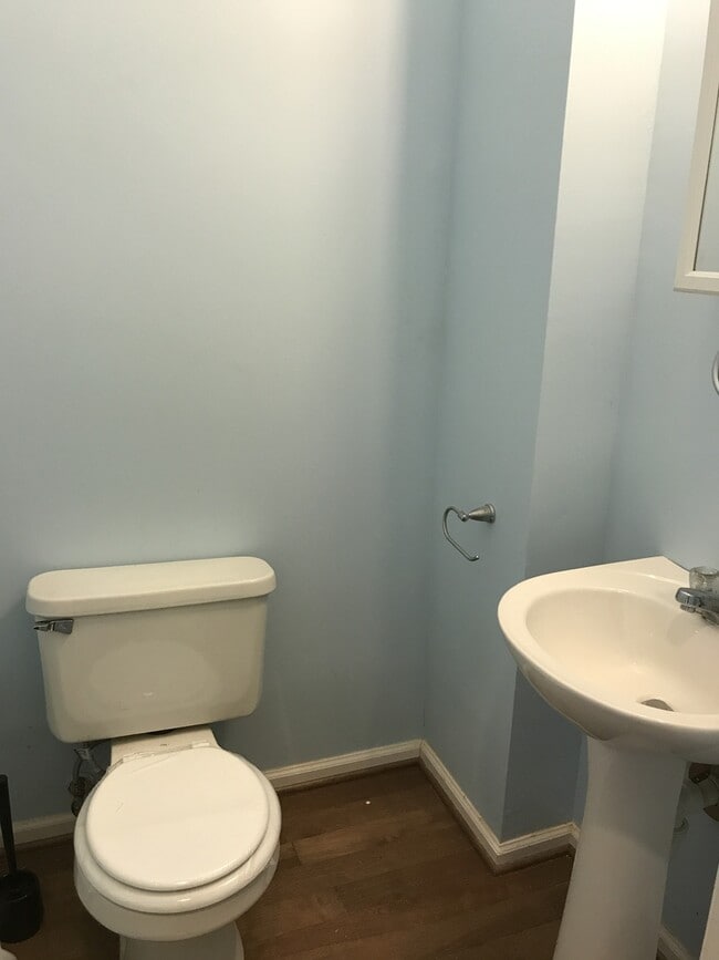 Building Photo - Charming 2 Bedroom/1.5 Bathroom Townhome in Remington, MD!