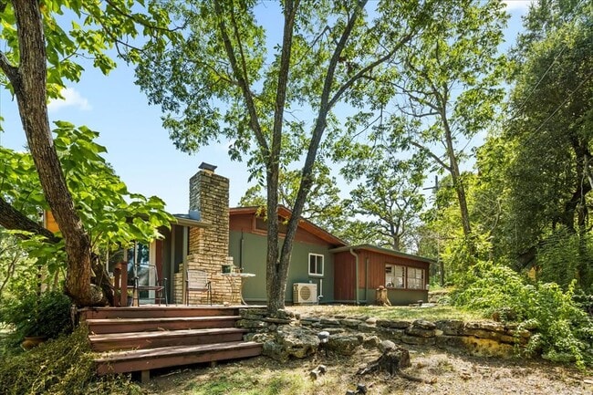 Building Photo - 2108 River Hills Rd