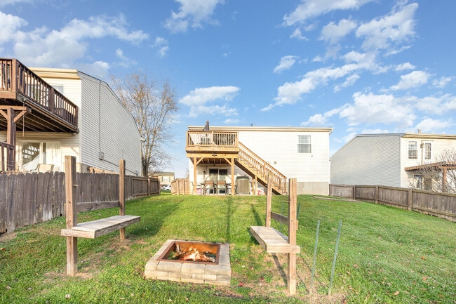 Building Photo - 3631 Mitten Dr