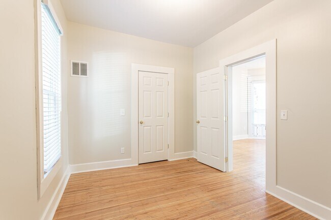 Building Photo - 284 Pearl St