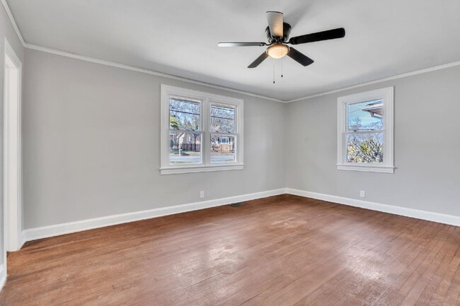 Building Photo - 3BR/2BA in Prime Taylors Location! Minutes From Everyday Conveniences! $1895/mo rent