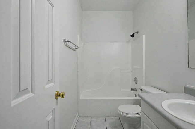 Building Photo - Carolina Lakes!