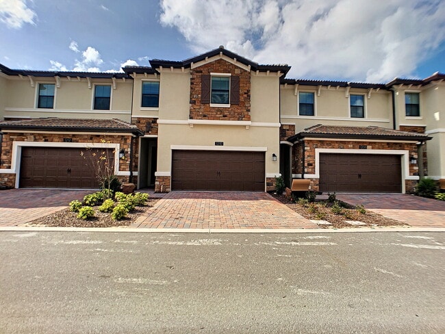 Building Photo - Gorgeous 4 bedroom townhome!