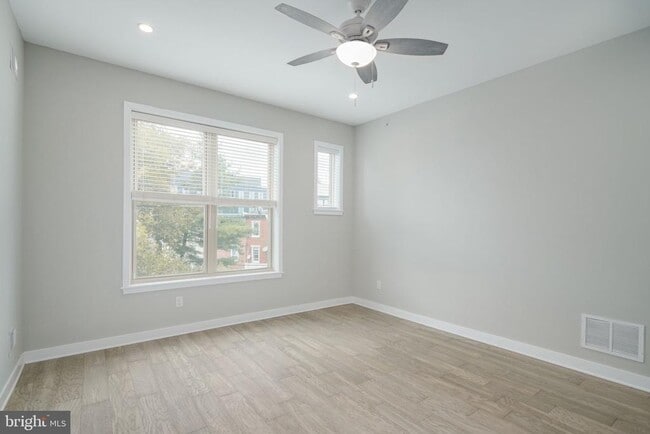 Building Photo - 1744 Vineyard St