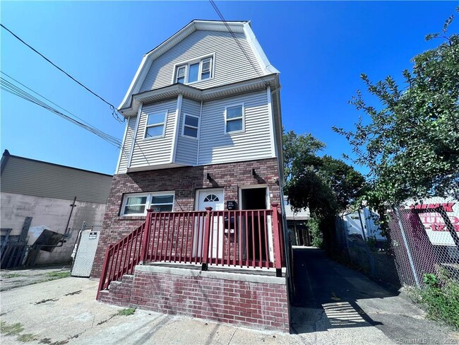 Primary Photo - 920 Maplewood Ave