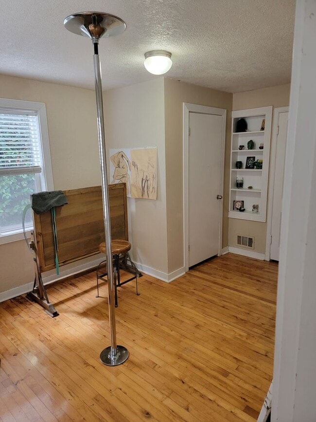 Building Photo - Beautiful 5 Bed, 2 Bath Single-Family House with Large Fenced Backyard Close to OSU!