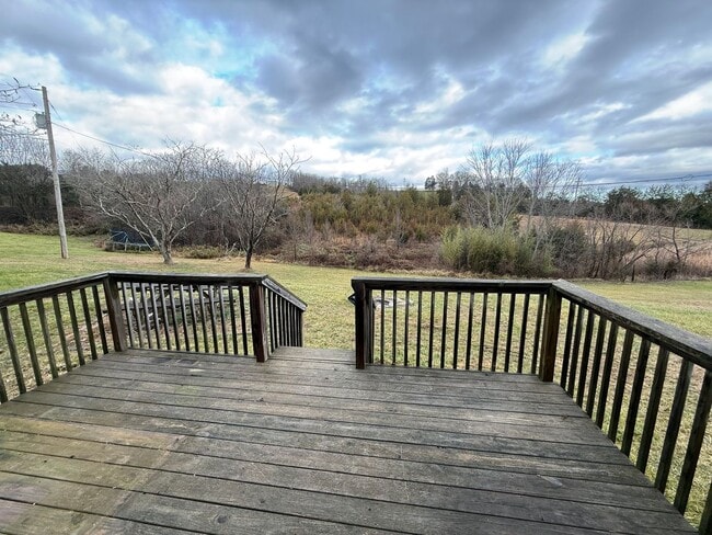 Building Photo - 114 Greenview Dr