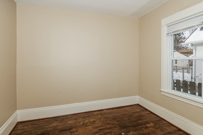 Building Photo - 4042 Clinton Ave