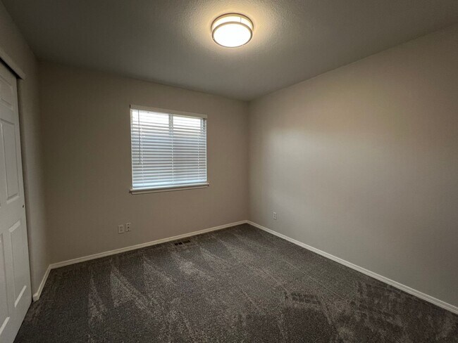 Building Photo - Spacious 4 Bedroom House in Firestone Avilable August!