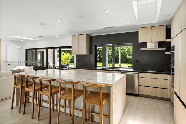 Building Photo - 15121 SW 69th Ct