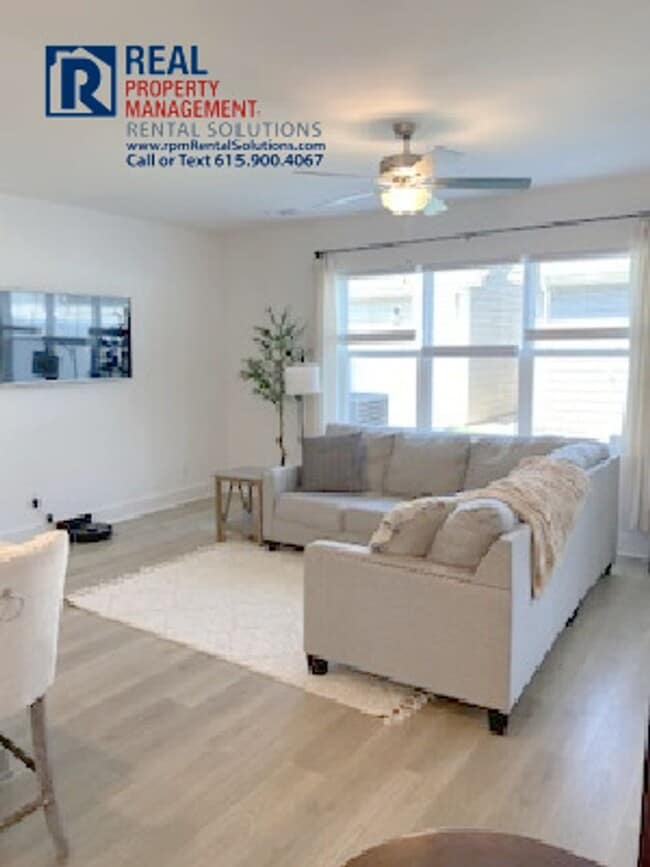 Building Photo - Like new 3 bd townhome in Smyrna with garage, neighborhood pool!