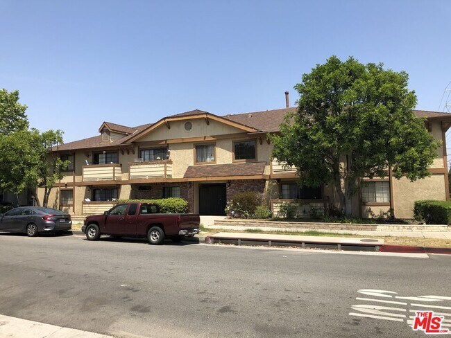 Primary Photo - 6400 Kraft Ave