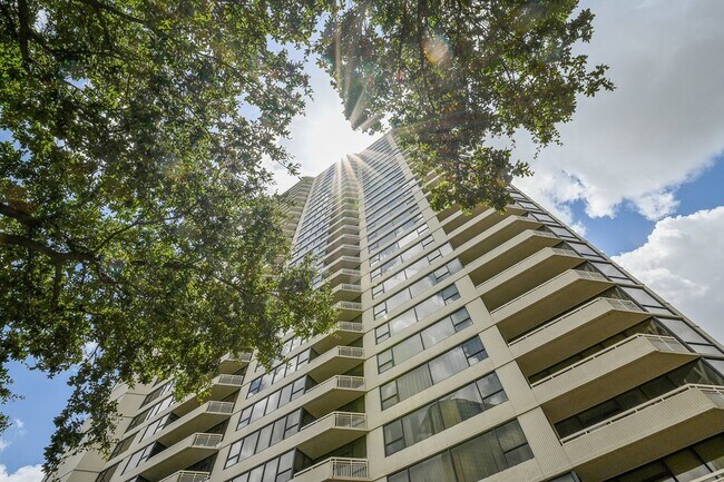 Building Photo - 15 Greenway Plz