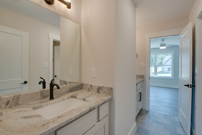 Building Photo - 100 Grace Rdg Wy