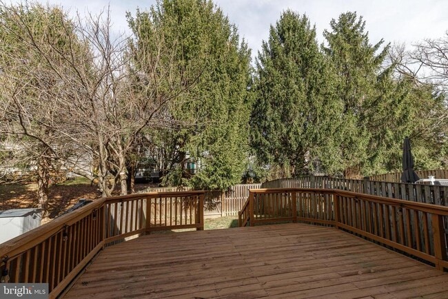 Building Photo - 41 Battersea Bridge Ct