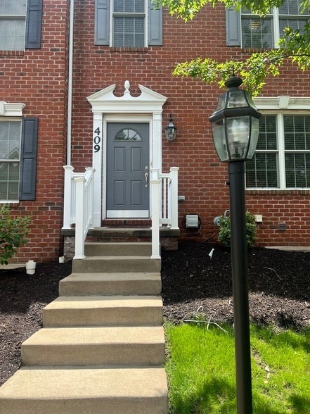 Building Photo - 409 Marshall Heights Dr