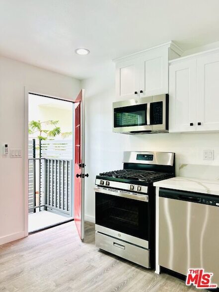 Building Photo - 2628 Beachwood Dr