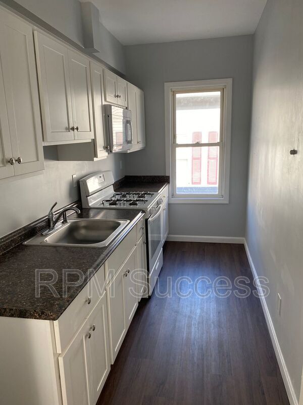 Building Photo - 591 Fourth Street