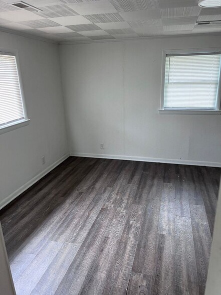 Building Photo - 4305 10th Ave