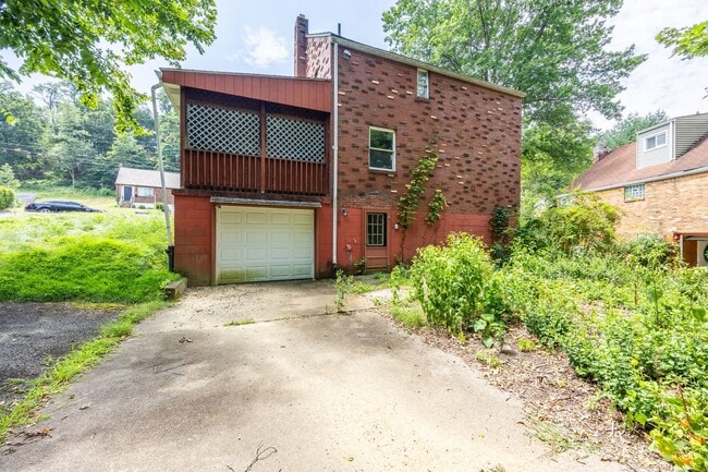 Building Photo - Spacious 4-Bedroom Home with Garage and Yard - Section 8 Approved!!