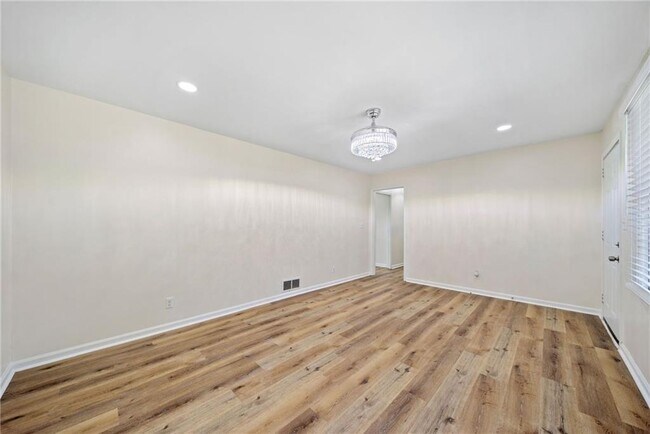 Building Photo - 1467 Thompson Pl