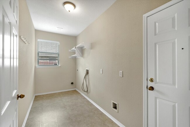 Building Photo - 4402 Emerald Leaf Dr