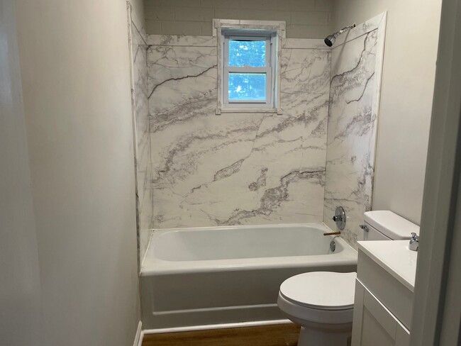 Building Photo - Updated Two Bedroom Duplex in Lincolnton