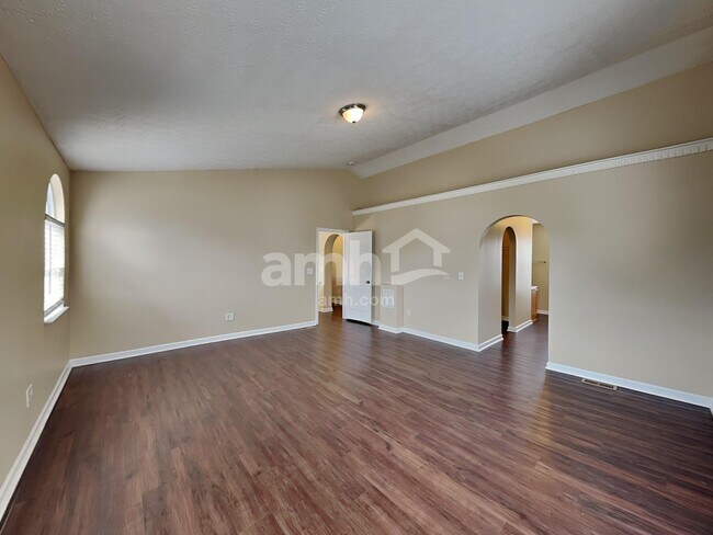 Building Photo - 90 Knights Bridge Dr N