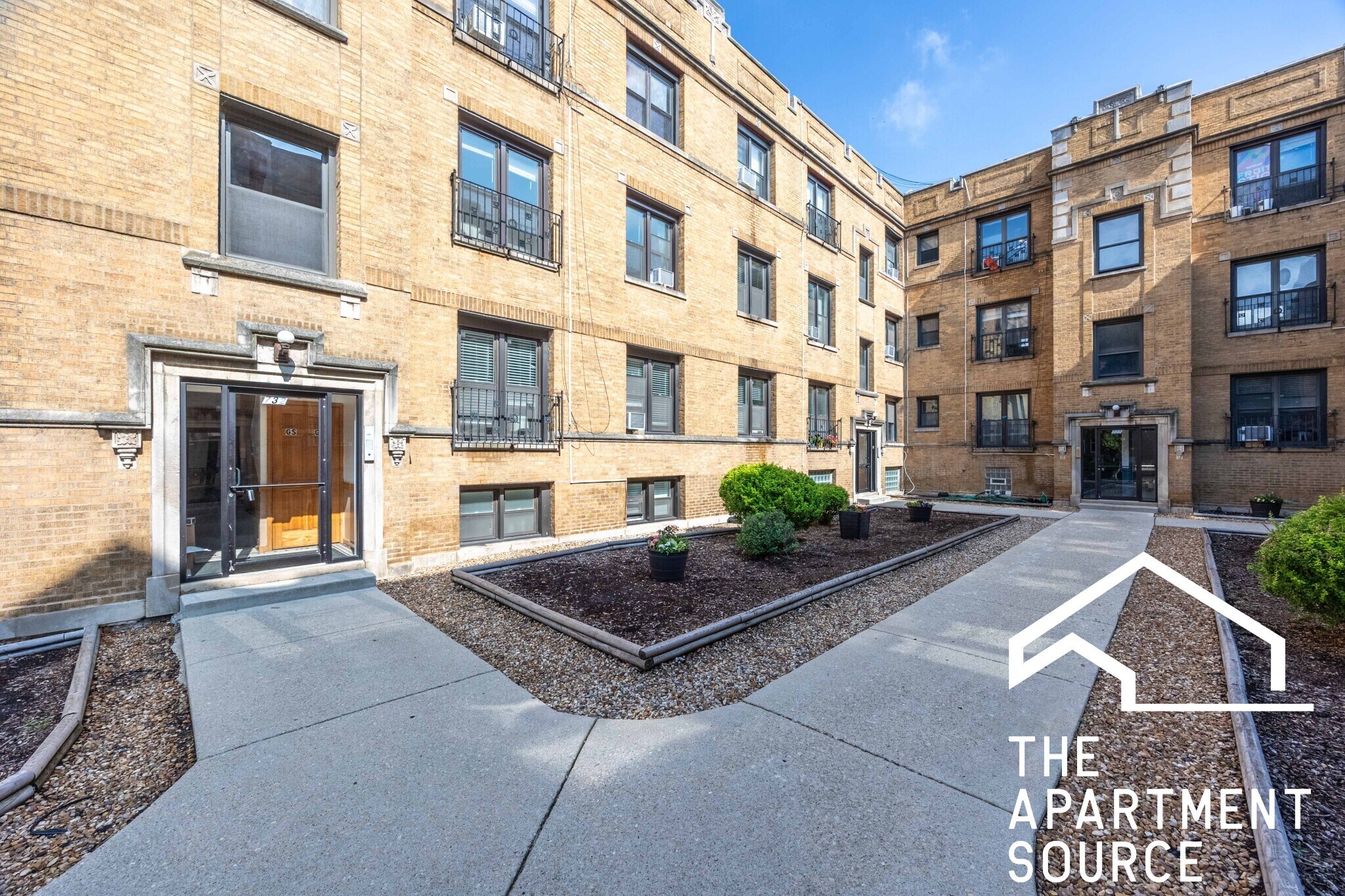 Building Photo - 732 W Roscoe St