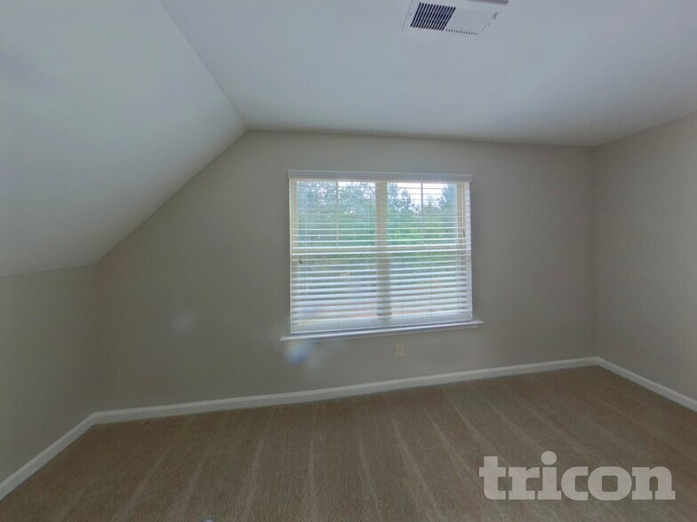 Building Photo - 155 Hickory Hills Dr