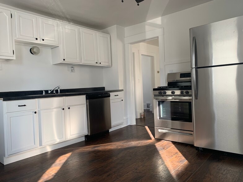 Brand new cabinets and stainless steel appliances! - 4023 woburn ave
