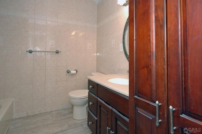 Building Photo - 17 Gardenia Ct