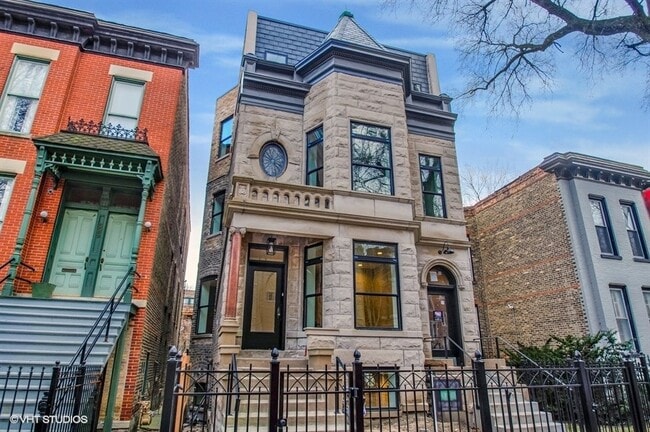 Building Photo - 631 W Wellington Ave