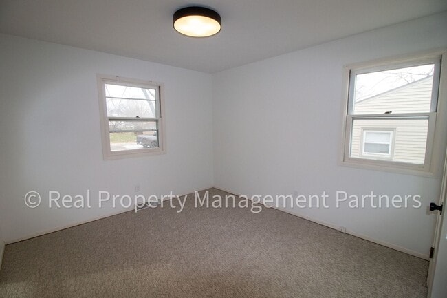 Building Photo - Fully Renovated 5 Bed, 2 Bath Home Near Breton Village