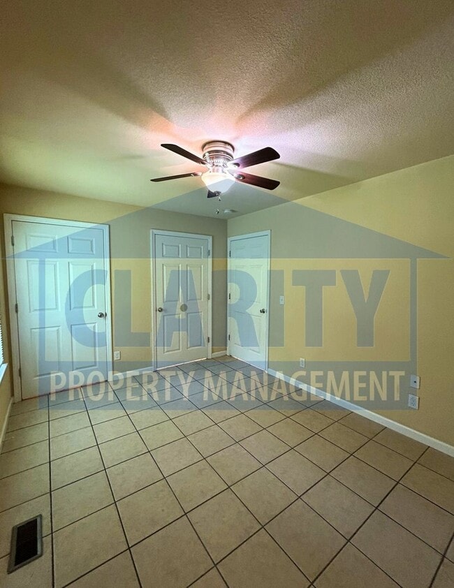 Building Photo - Cute 2 bedroom home!