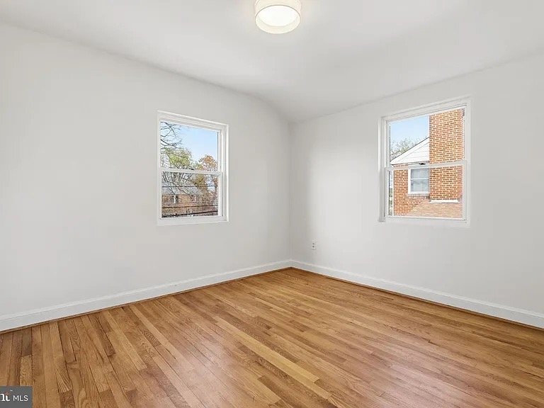 Building Photo - 11527 Grandview Ave