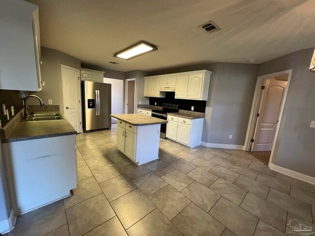 Building Photo - 7951 Amethyst Dr
