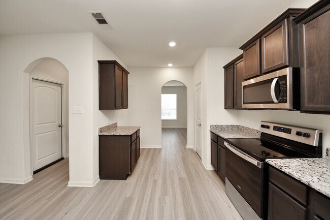 Building Photo - 305 Wayne County Dr