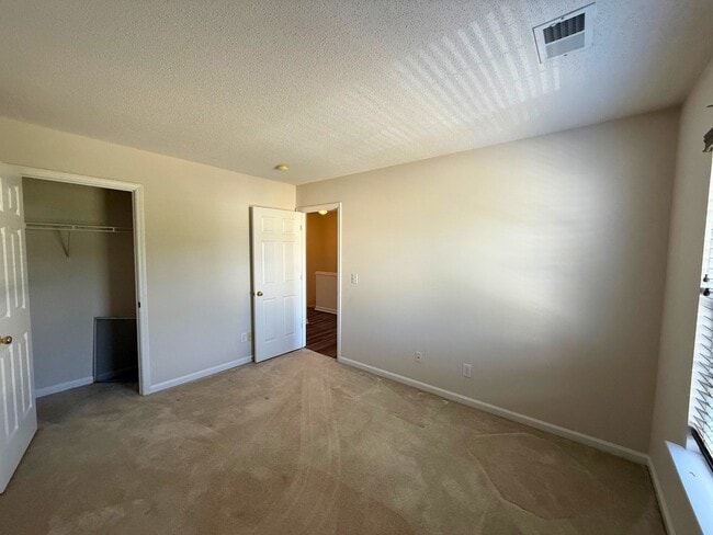 Building Photo - 204 Braelock Dr