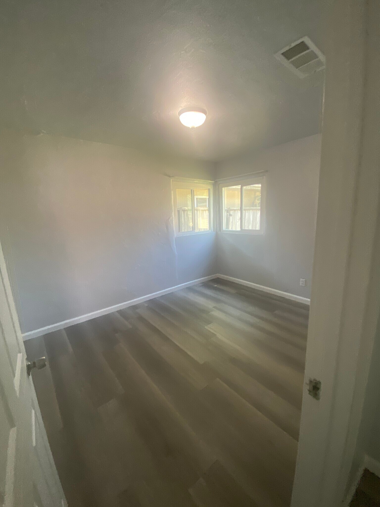 Building Photo - 272 W Beechwood Ave