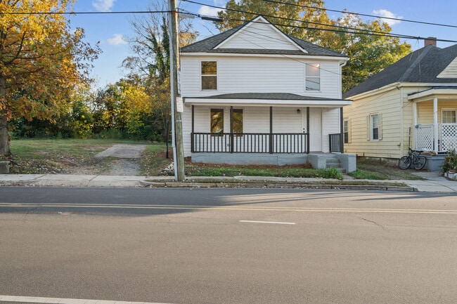 Building Photo - 1310 Oakwood Ave