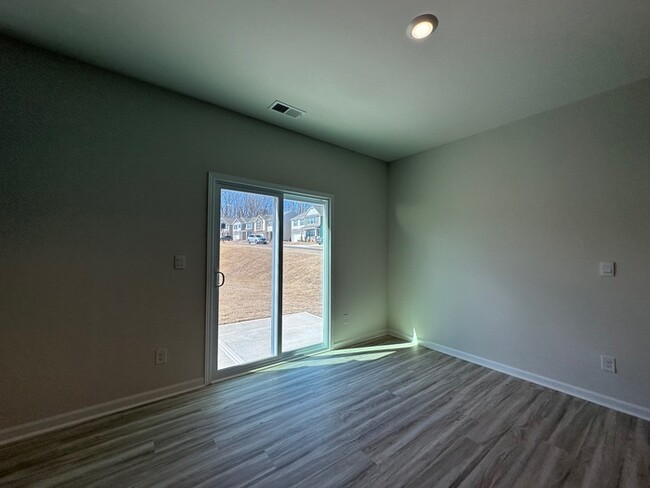 Building Photo - Brand New Home