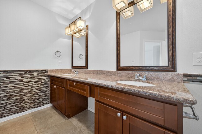 Building Photo - 6115 Shadow Isle Ln