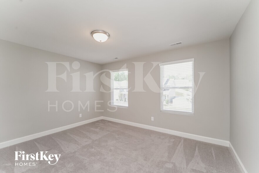 Building Photo - 9321 Sloan Forest Dr