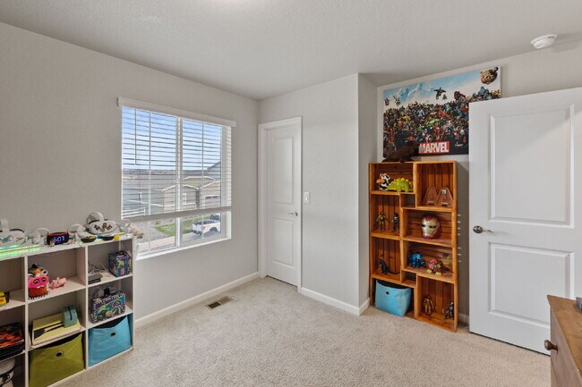 Building Photo - Beautiful 4-Bedroom Home on Blue Lunar Lan...