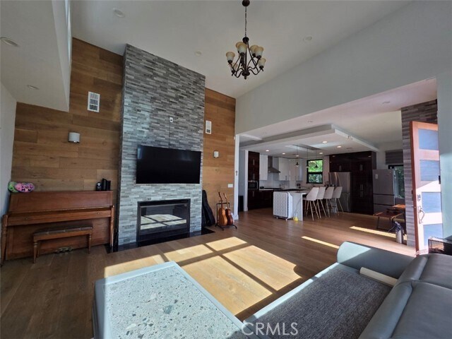 Building Photo - 915 S Rimpau Blvd