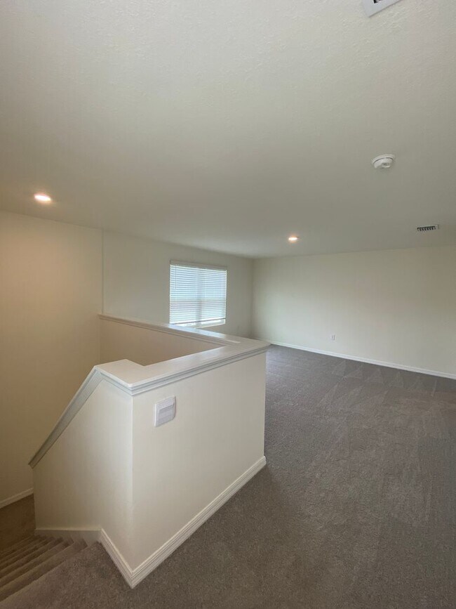 Building Photo - Avalon Woods 4/3/2 ***WON'T LAST***