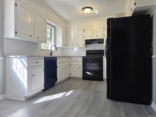 Building Photo - 216 Windhill Dr