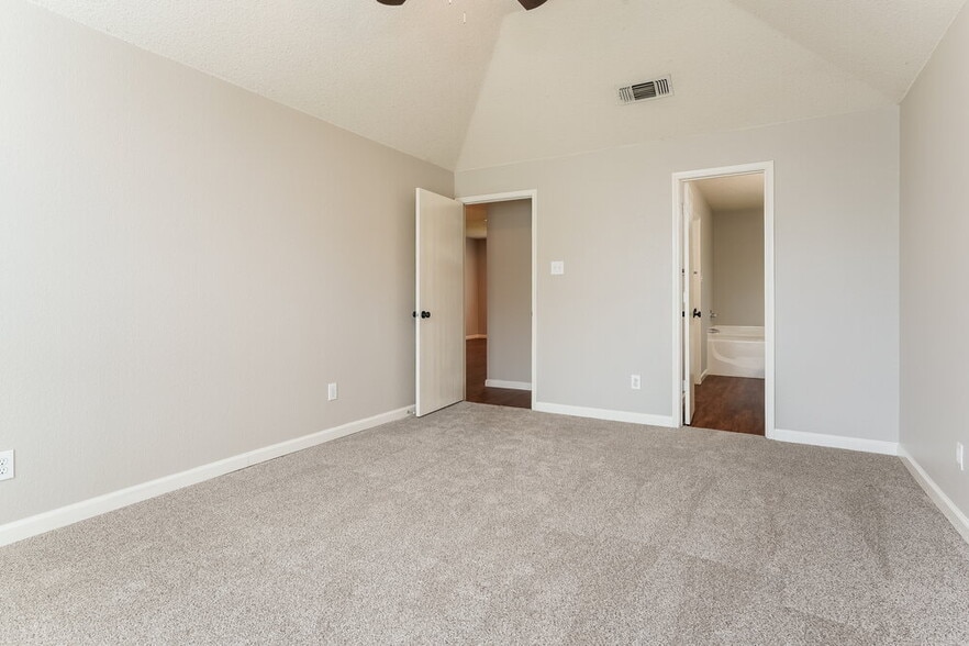 Building Photo - 4616 Wheatland Dr