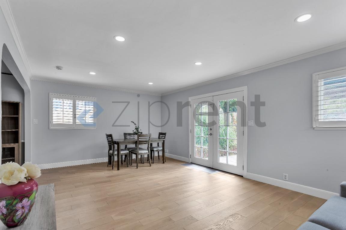 Building Photo - Unit